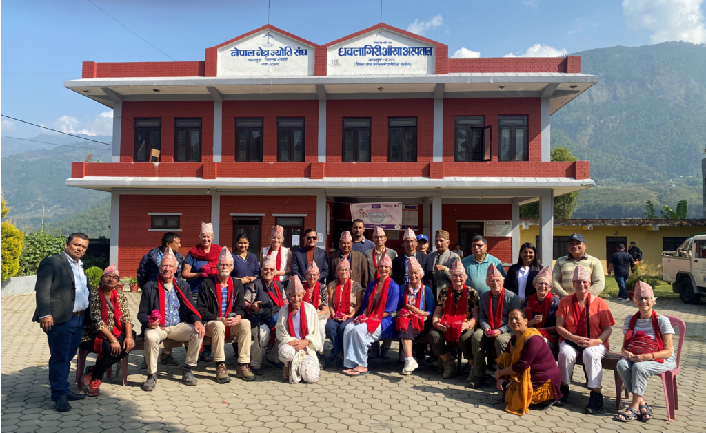 Vijftien tevreden donateurs kijken met veel plezier terug op hun reis