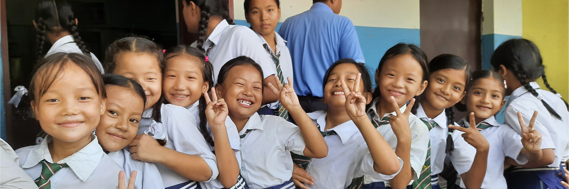 Meisjes op school in Nepal lachend