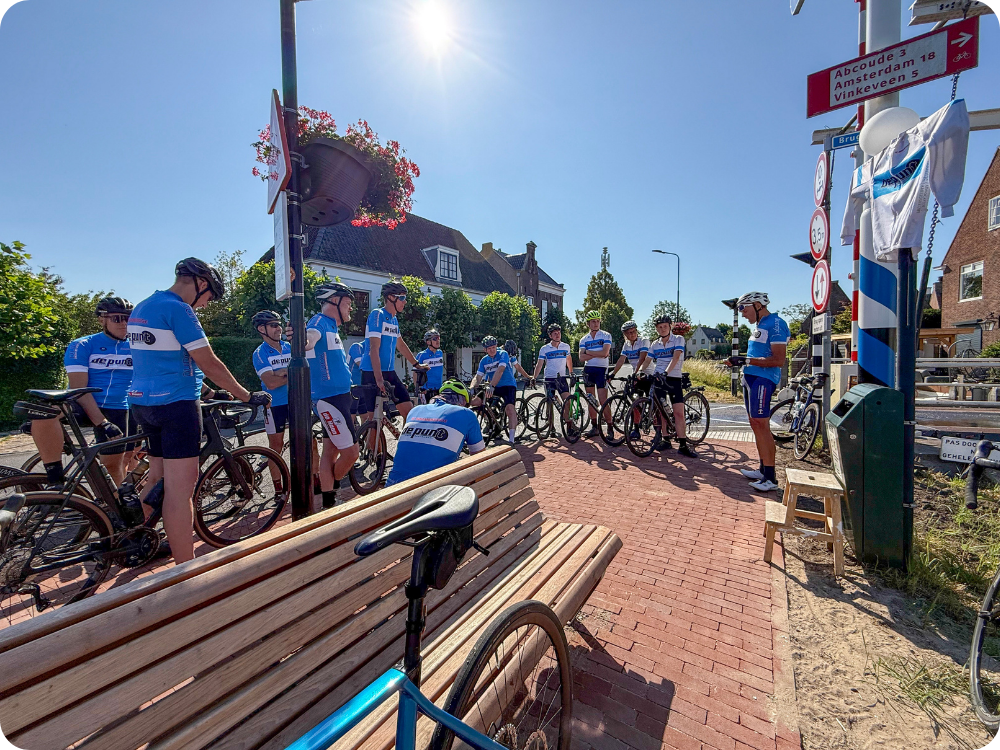 Donateursreis in Baglung, Nepal waar donateurs zitten voor het Baglung ziekenhuis